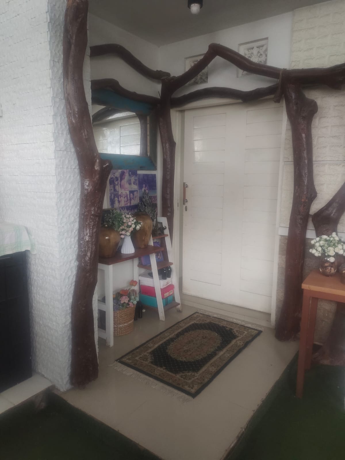 Omah Arthur exterior corner