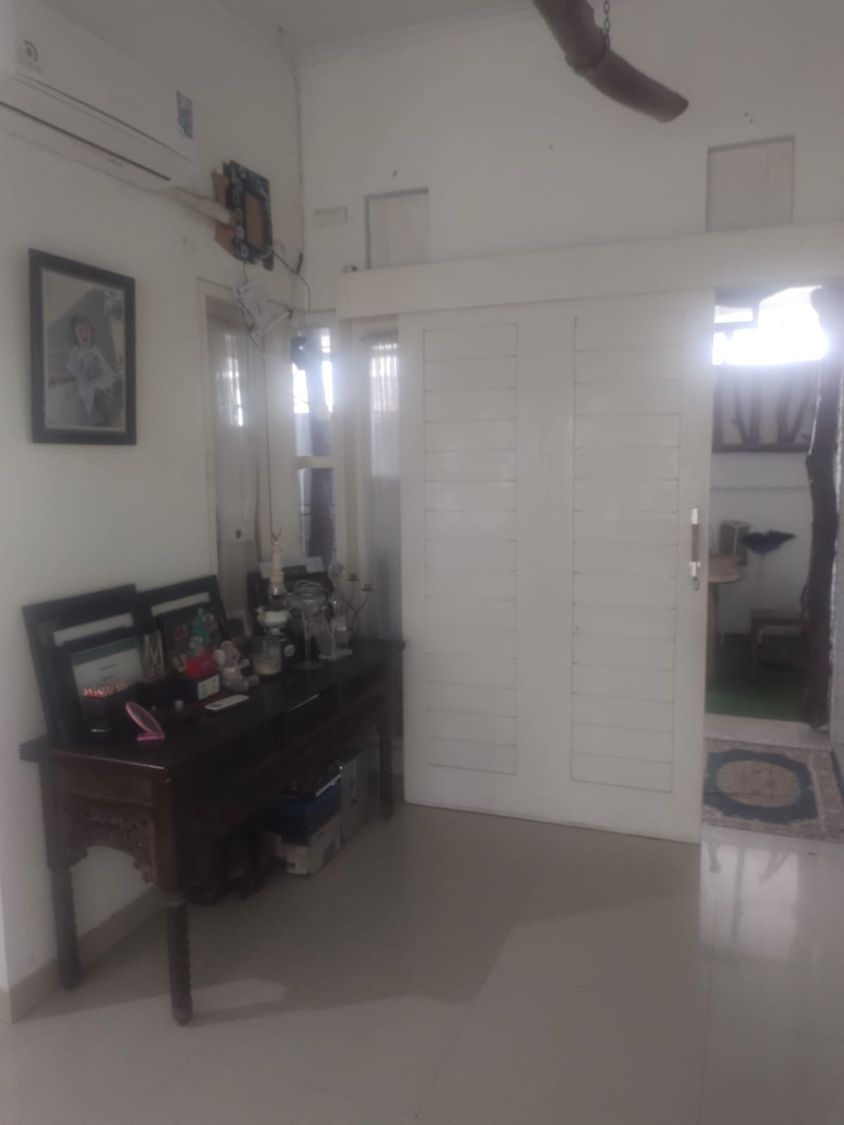 Omah Arthur living room